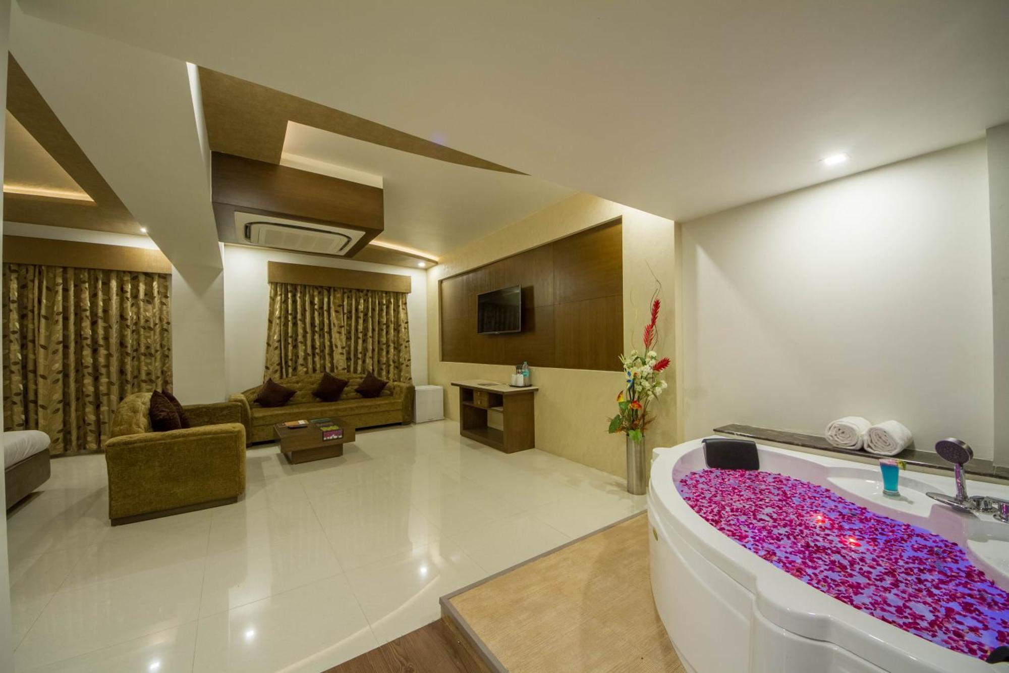 Tgv Hotel Ahmedabad Exterior foto